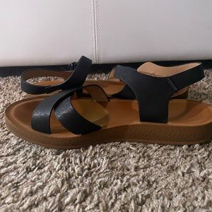 Melrose tan & black sandals
